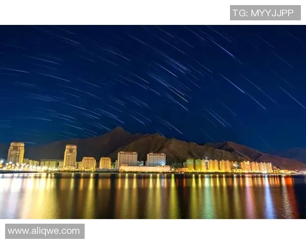 拉萨夜空璀璨如足球星海 见证神秘高原的星空奇观